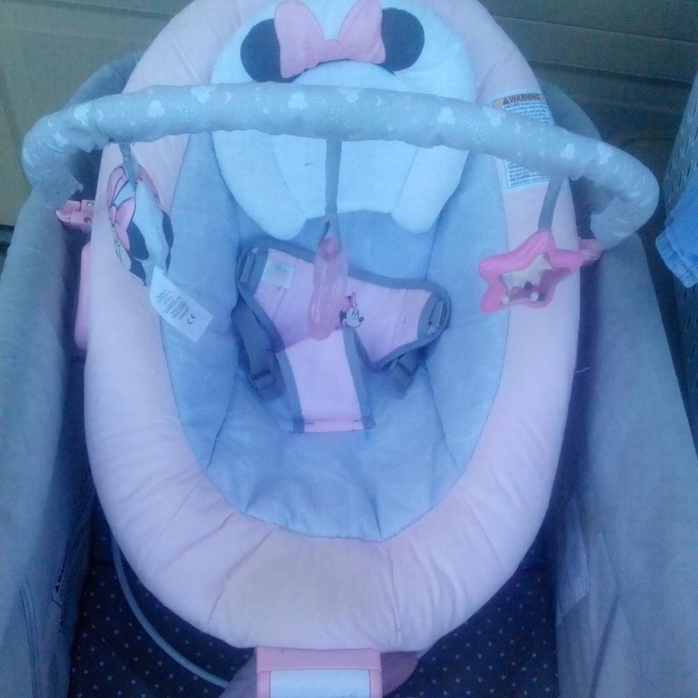 Baby bassinet and bouncer